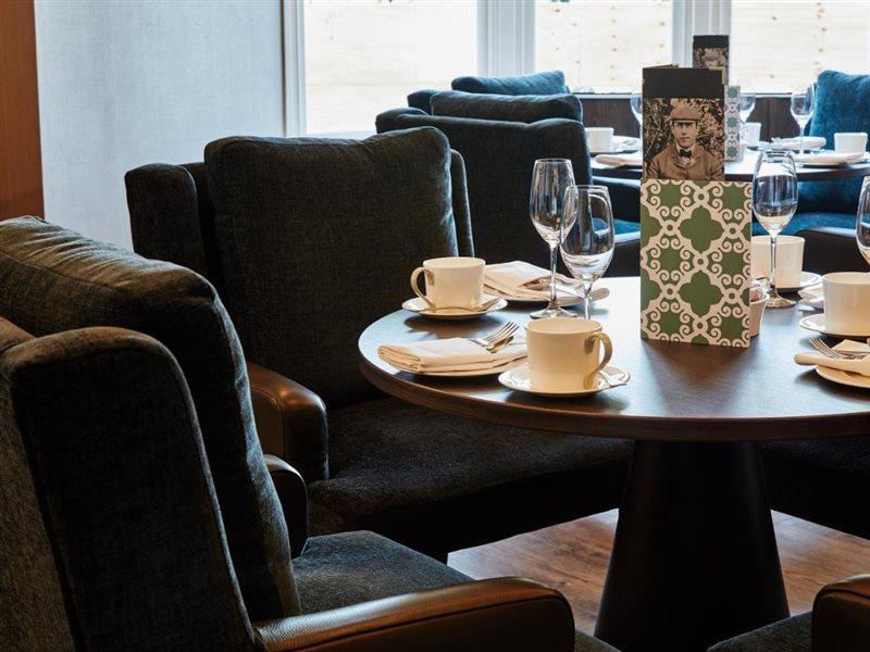 Oddfellows On The Park تشيدل المظهر الخارجي الصورة The interior of the lounge