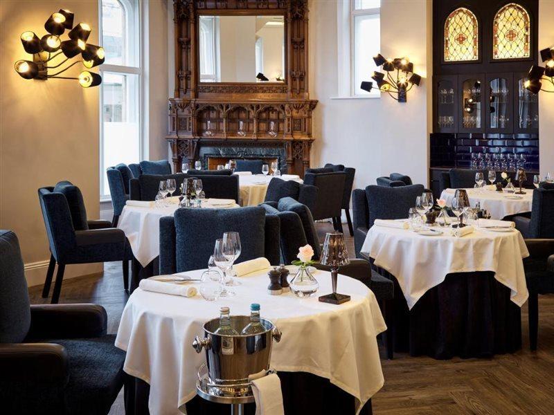 Oddfellows On The Park تشيدل المظهر الخارجي الصورة The interior of the restaurant