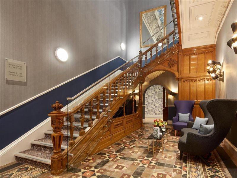 Oddfellows On The Park تشيدل المظهر الخارجي الصورة The staircase