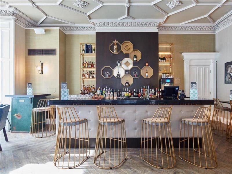 Oddfellows On The Park تشيدل المظهر الخارجي الصورة The bar at the 2018 refurbished hotel