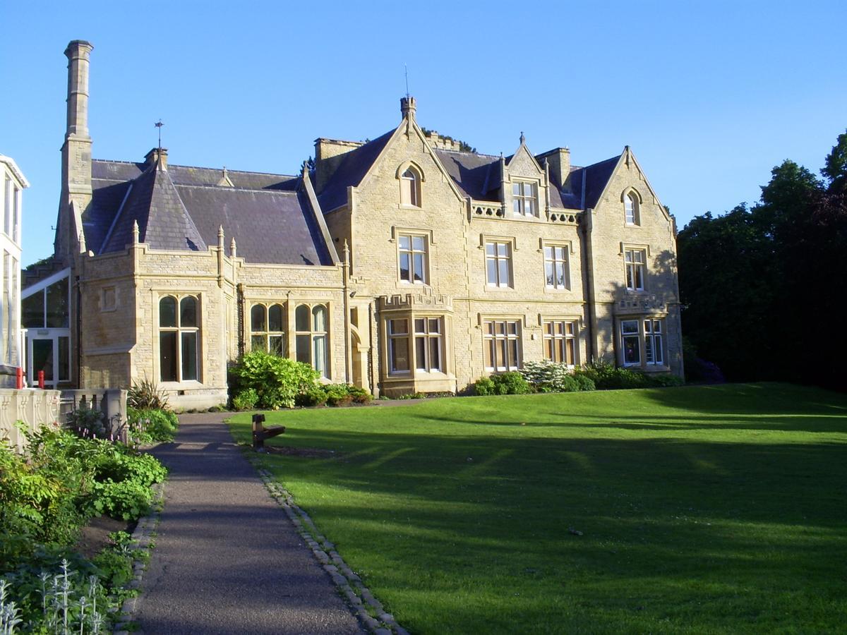 Oddfellows On The Park تشيدل المظهر الخارجي الصورة The former Royal Samaritan Hospital