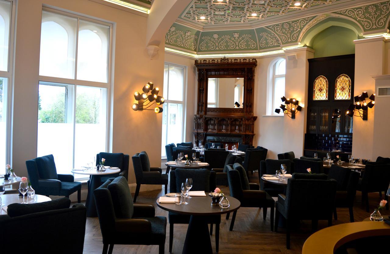 Oddfellows On The Park تشيدل المظهر الخارجي الصورة Interior of the restaurant