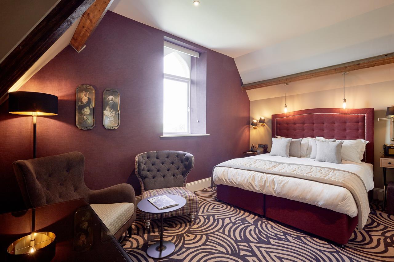 Oddfellows On The Park تشيدل المظهر الخارجي الصورة A bedroom at The Swan