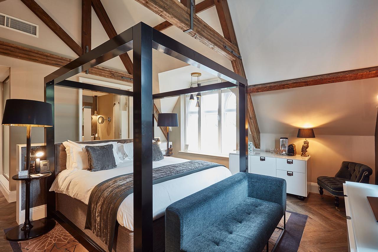 Oddfellows On The Park تشيدل المظهر الخارجي الصورة A bedroom at The Ivy Hotel