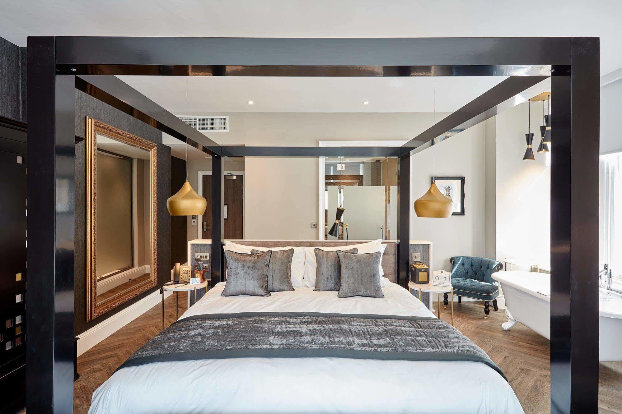 Oddfellows On The Park تشيدل المظهر الخارجي الصورة A bedroom at The Ivy Collection