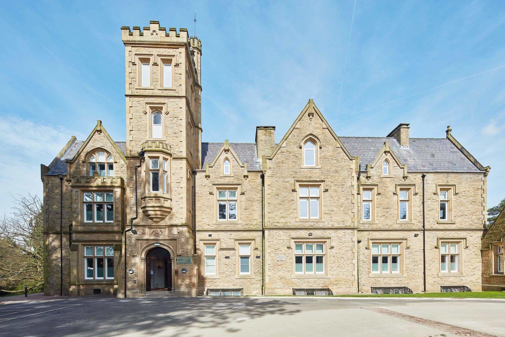 Oddfellows On The Park تشيدل المظهر الخارجي الصورة The former County Hospital, now the University of Huddersfield