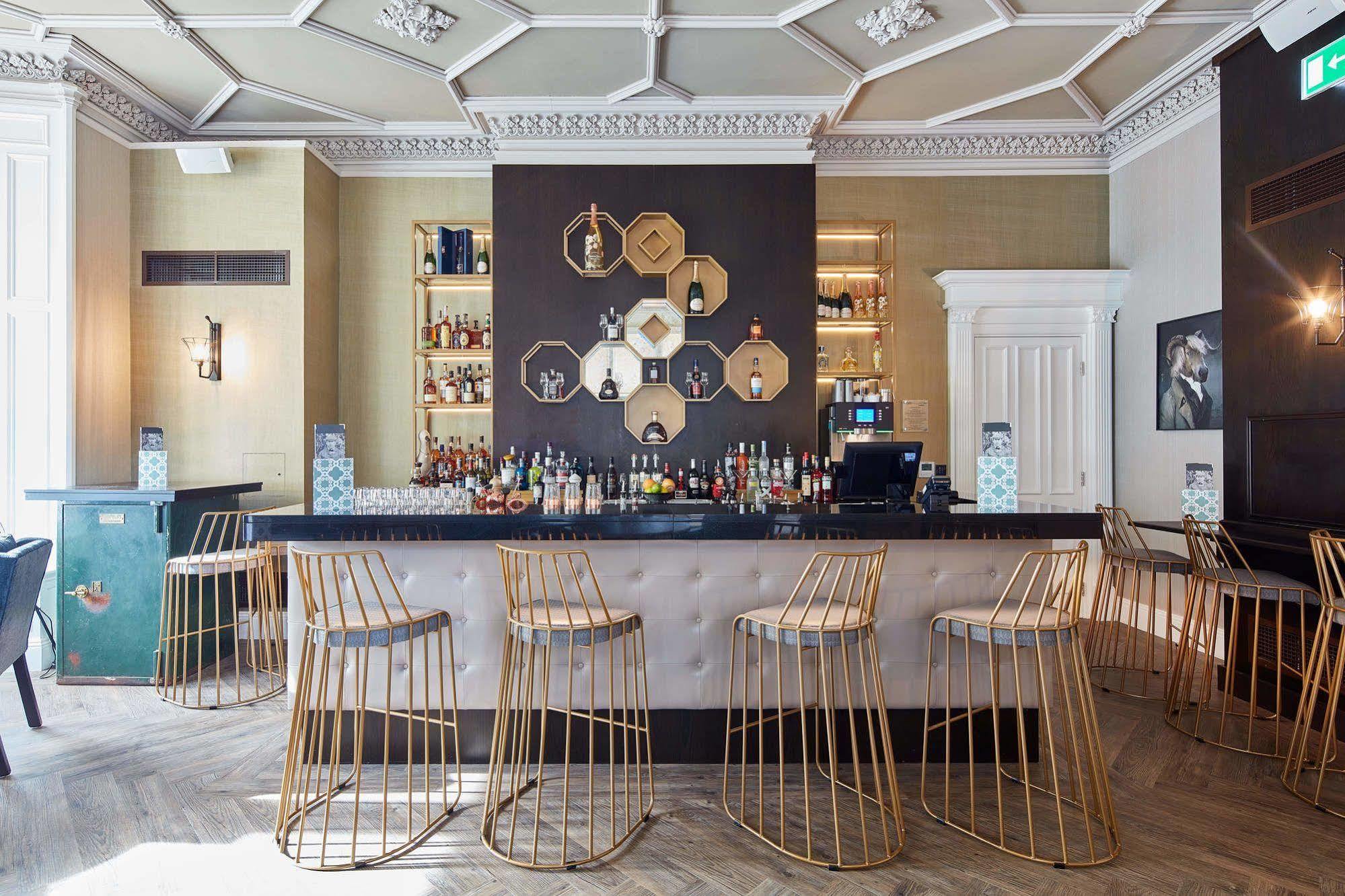 Oddfellows On The Park تشيدل المظهر الخارجي الصورة The bar at the 2018 refurbishment